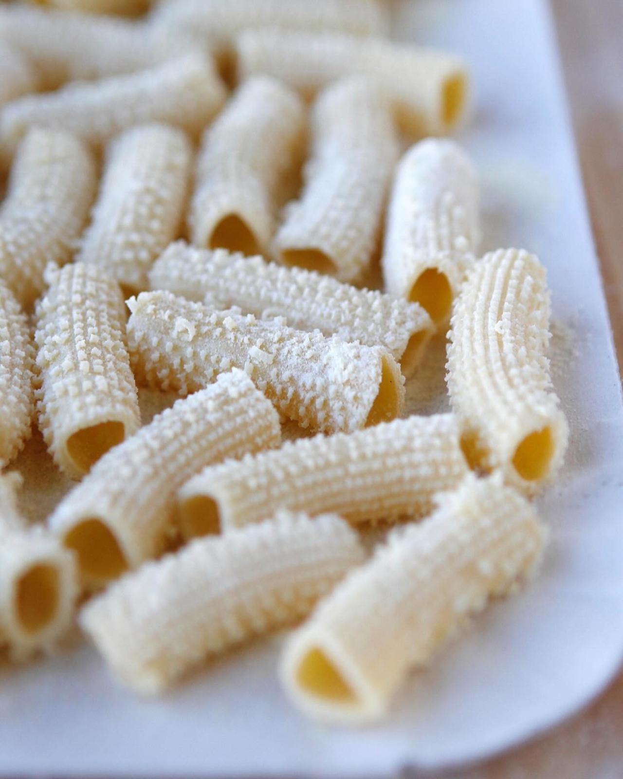 La pasta fresca viene preparata nella nostra cucina con l'utilizzo di farine biologiche o biodinamiche da mani sapienti con tanto amore