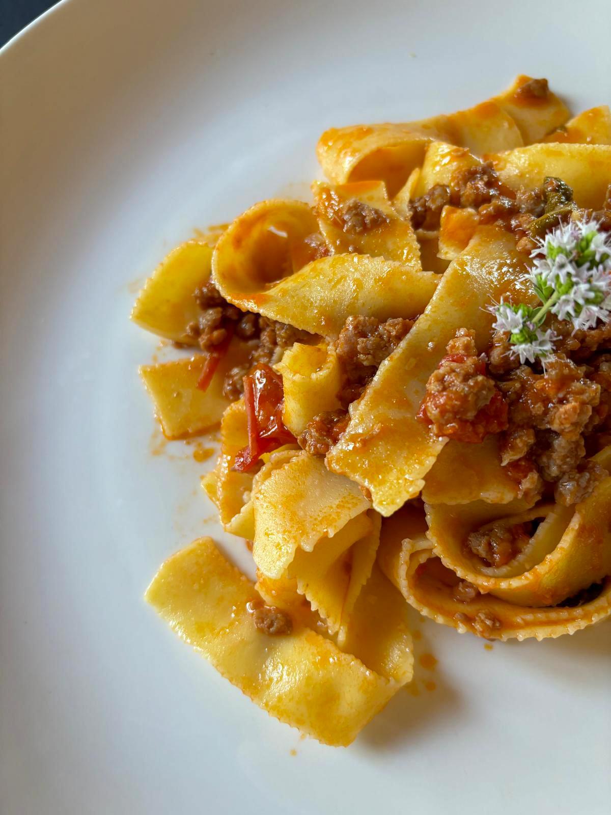 pappardelle all'uovo con ragù di Nonna Piera (ricetta tramandata di famiglia)