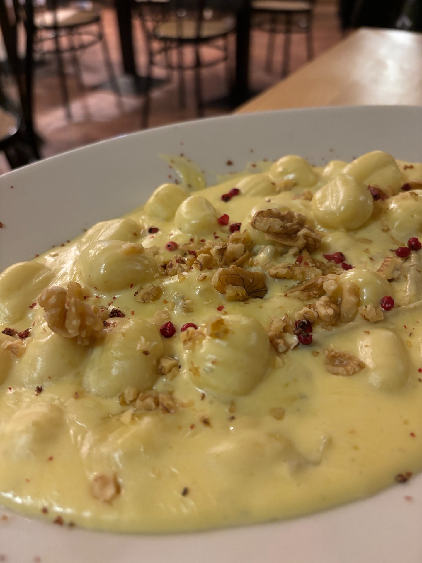 gnocchi zola noci e zafferano al pepe rosa